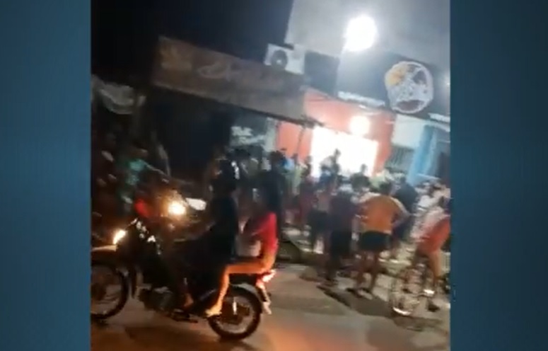 Adolescente é alvejado a tiros dentro de barbearia em Timon.