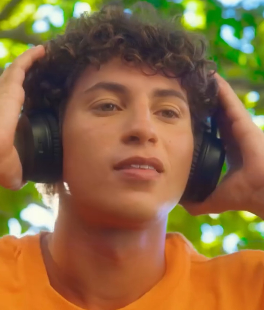 Tenha um headphones da Amvox e escute suas playlists por onde for com alta qualidade de áudio e bom gosto