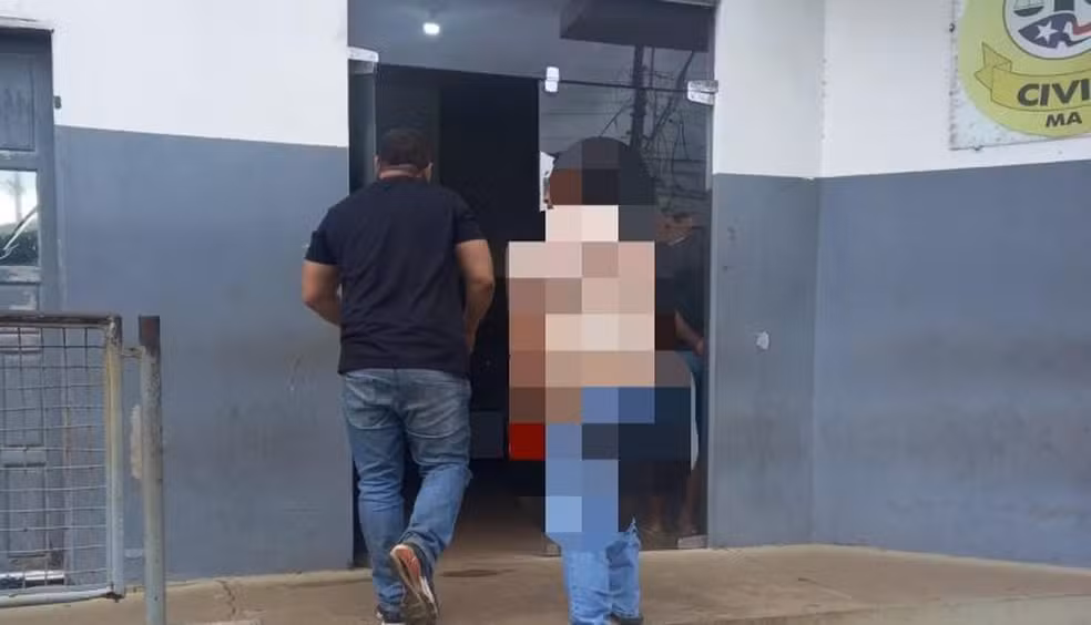 Homem é preso após fazer buracos em muro e espionar vizinha tomando banho, em Imperatriz