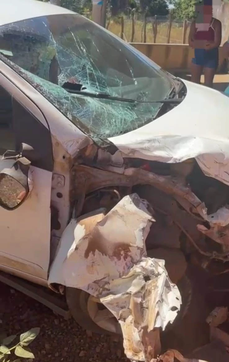 Motociclista morre, e criança de 5 anos fica gravemente ferida após colisão entre carro e moto na BR-230