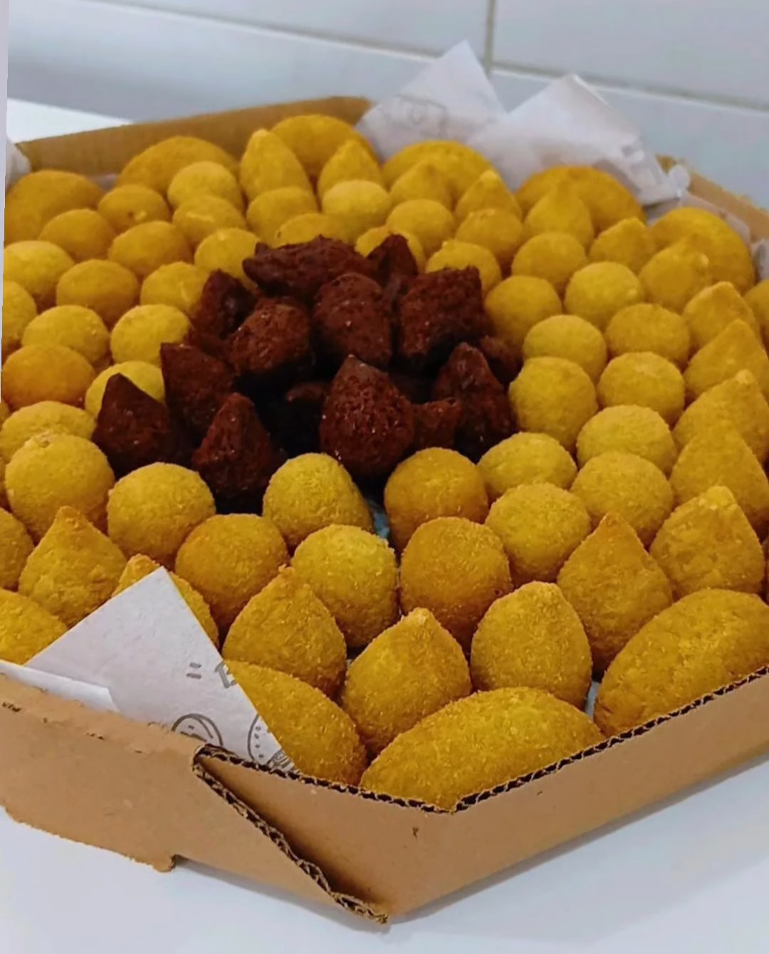 Os melhores lanches para os seus eventos você encomenda com a Jasminy Doces e Salgados em Codó (MA)