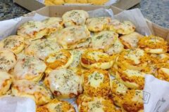 As melhores delicias você encomenda com a Jasminy Doces e Salgados