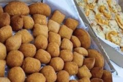 O que há de melhor em lanches pra os seus eventos você encomenda com a Jasminy Doces e Salgados